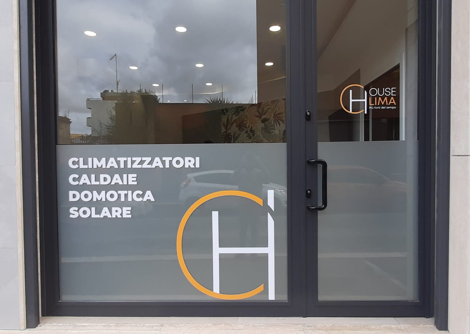 Scopri di più sull'articolo Adesivi satinati per vetrine